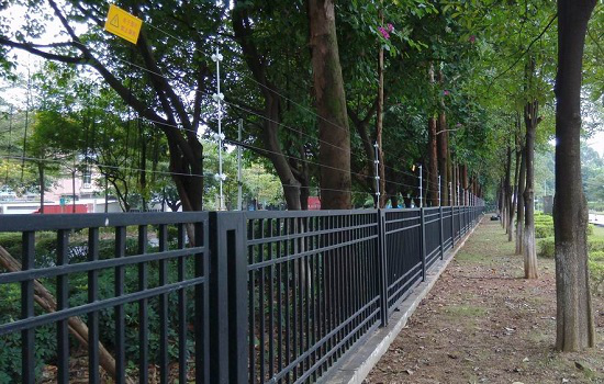 智能脉冲电子围栏主机是如何做到防拆报警的？